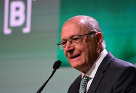 Brasil busca crédito emergencial diante do protecionismo dos EUA