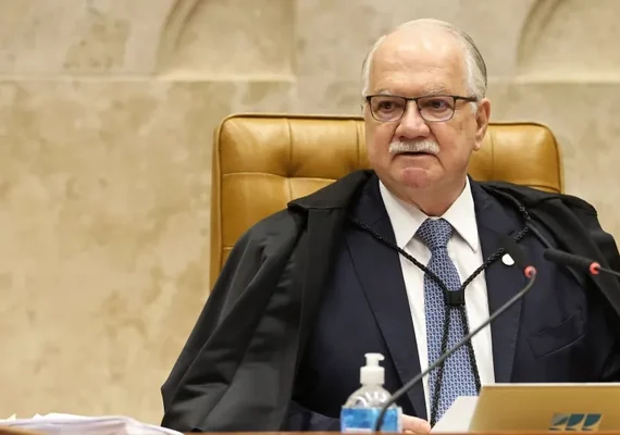 Fatos sobre ministros devem ser apurados 'sem exceção', diz Fachin à PF