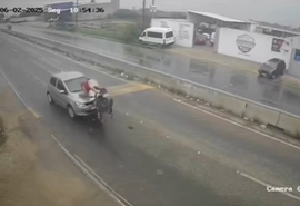 Vídeo: Motociclista trafega na contramão e é arremessado de veículo após colisão na AL-220