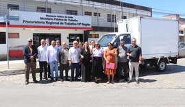 Associação de marisqueiras é beneficiada com entrega de transporte em Maceió