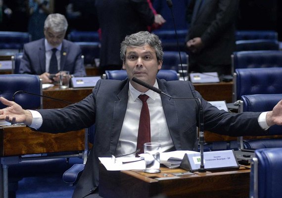 Lindbergh admite que PT poderá não ter Lula em eleição