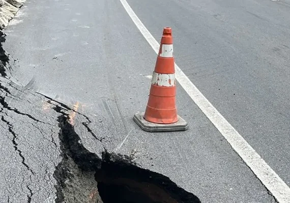 Rodovia BR-101 volta a ser interditada após aparecimento de rachaduras na pista