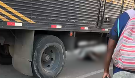 Mulher morre e outra fica ferida após colisão com carreta em Atalaia
