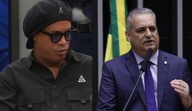 Alfredo Gaspar pergunta a Ronaldinho Gaúcho sobre sexshop de 1 bilhão de reais