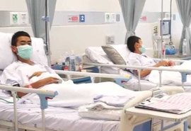 Imagens mostram jovens resgatados de gruta se recuperando em hospital
