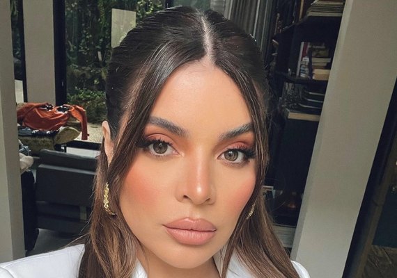 Após sofrer 'cancelamento' na web, Gkay é internada em hospital de SP