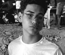 Adolescente de 14 anos morre após colisão entre moto e caminhão na AL-220