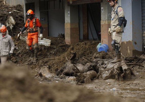 Sobe para 208 número de mortos na tragédia em Petrópolis