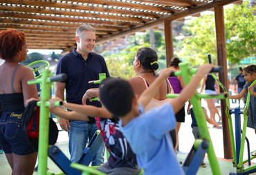Renan Filho propõe centros regionais para atendimento a crianças com autismo e mães atípicas em AL