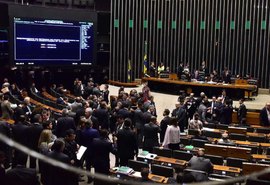 Com protestos, Câmara adia votação do Escola Sem Partido