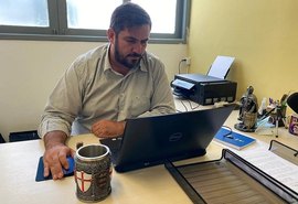 Leonardo Dias propõe lei que garante direito a recusa da vacina