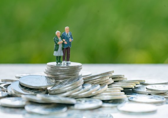 Em 2025 haverá ajuste na idade para pedir aposentadoria. Entenda o que vai valer