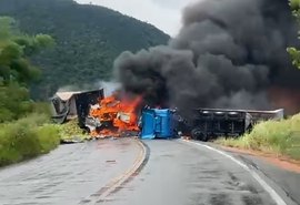 Carretas colidem, pegam fogo e deixam feridos na BR-101 em AL