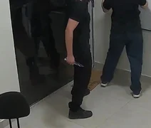 Adolescente de 14 anos esfaqueia professor durante aula particular em Manaus