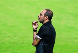 Técnico do CRB analisa psicológico do time e admite ansiedade