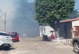 Fogo atinge vegetação em um conjunto na Serraria