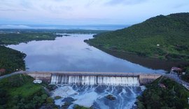 Após 12 anos, barragem enche e população faz festa no sertão do CE; assista