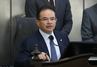 Marcelo Victor fecha acordo; JHC joga com o tempo