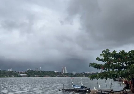 Chuva atinge Maceió e tempo deve mudar em Alagoas na quarta