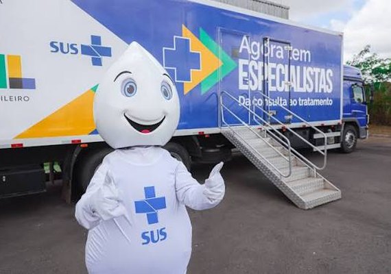 Representante do Ministério da Saúde visita carreta de exames em Arapiraca