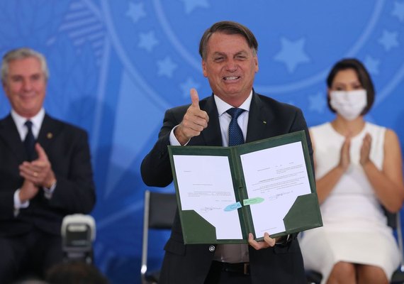 Governo destina R$ 20 bi para vacinação da população contra covid-19