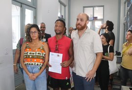 'Eles querem apagar a nossa história e a nossa memória': artistas protestam contra calote de JHC na cultura