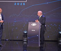 Lula e Flávio Bolsonaro participam do primeiro debate presidencial na Band