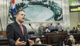 Governador de AL anuncia revisão de contribuição previdenciária de servidores