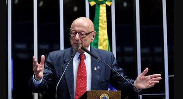 Careca da direita quer anistia, mas Renan rebate: 'O que pacifica o país é golpista cumprindo pena'