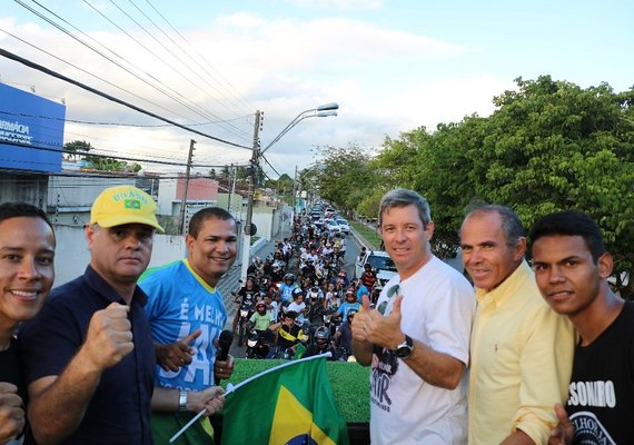 Carreata em apoio a Bolsonaro reúne 300 veículos em AL