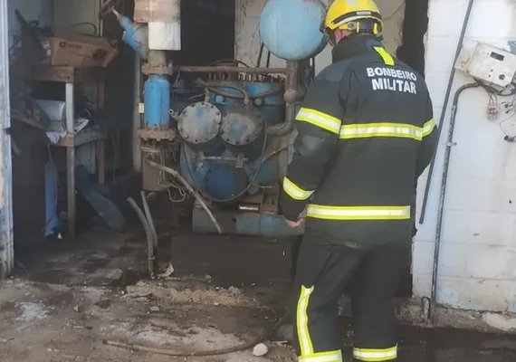 Homem é levado ao HGE após vazamento de amônia em fábrica de gelo, no Francês