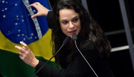 Janaina pede impeachment de Toffoli por beneficiar Flávio Bolsonaro