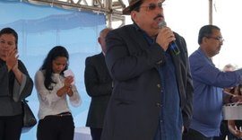 Prefeito Gilberto Gonçalves comemora início da construção de escolas estaduais