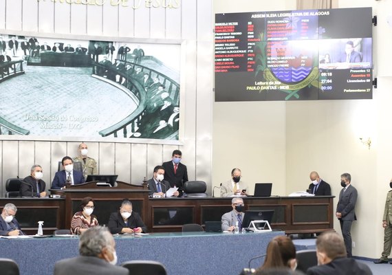 Aposentados e pensionistas: projeto que extingue desconto está pronto para votação