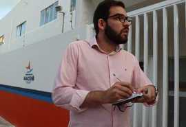 JHC exonera secretário da Educação em meio à crise; veja quem assume