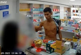 Homem assalta farmácia em Manaus e agradece; veja o vídeo