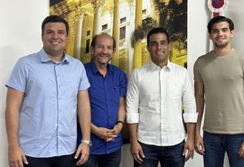 Médico Cléber Costa toma posse como vereador de Maceió