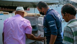 Clima Bom e Vergel do Lago: moradores recebem geladeiras novas em ação da Equatorial