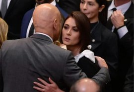 Abraço e beijo de Michelle Bolsonaro em Moraes geram críticas e dividem apoiadores