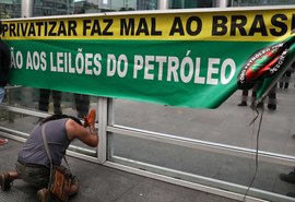 Federação dos petroleiros recua e orienta sindicatos a suspender greve