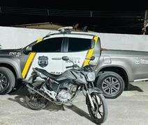 SMTT recolhe moto pilotada por adolescente em Delmiro Gouveia