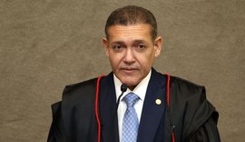 Nunes Marques pede parecer da PGR sobre revisão da condenação de Bolsonaro