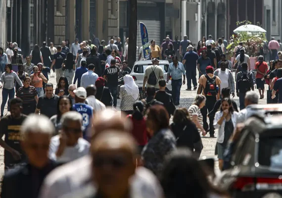 Mais de 6,5 milhões de famílias deixaram linha da pobreza em 2 anos