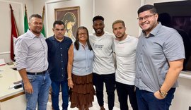 Prefeitura afirma repasses em dia e tenta mediar crise salarial no CSE