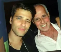 Bruno Gagliasso se despede do pai durante velório no Rio