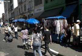 Quase metade dos brasileiros fazem bico para completar renda, aponta pesquisa