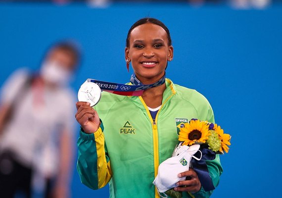 Rebeca Andrade conquista 1ª medalha olímpica da história da ginástica feminina brasileira