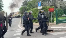 Violência cresce em protestos estudantis e deixa jovens feridos na França