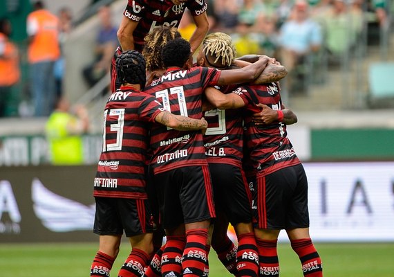 Flamengo bate recordes e vence Palmeiras por 3 a 1