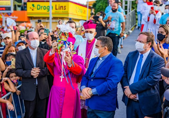 Arapiraquenses celebram a padroeira com cavalgada, carreata e missa campal
